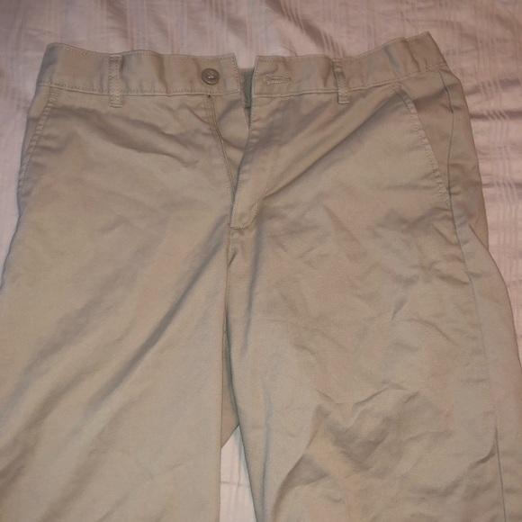 IZOD Khaki Shorts - Picture 3 of 4